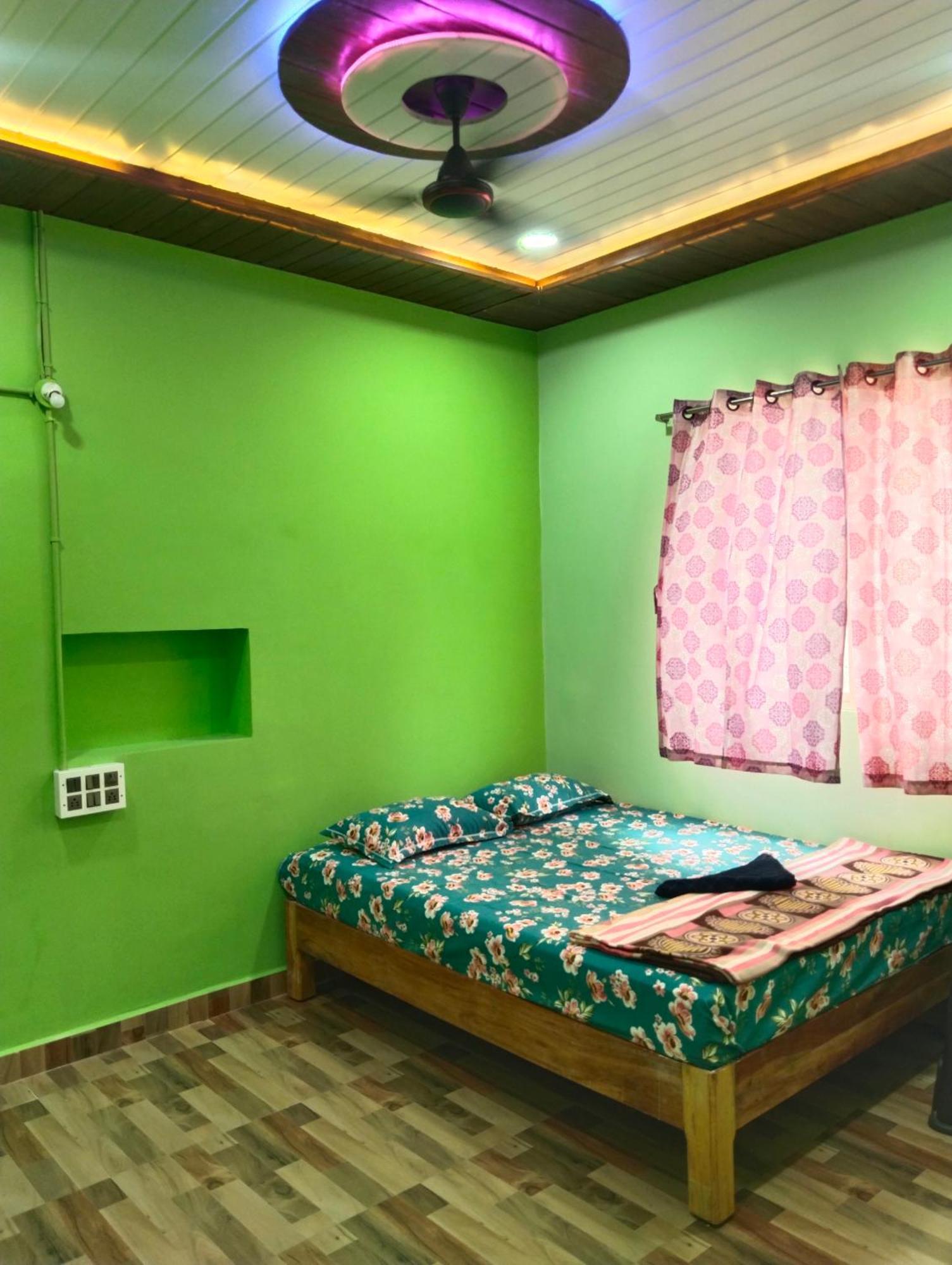 Funky Monkey Home Stay ฮัมปี ภายนอก รูปภาพ